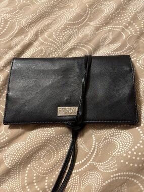 Royal & Langnickel brush holder for travel